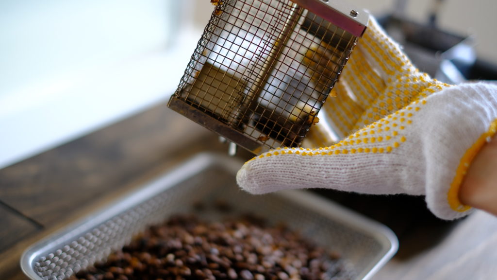 アウベルクラフトの手回し焙煎機を使ってコーヒー自家焙煎に挑戦！！ | Akatsukiya（アカツキヤ）｜ 珈琲器具批評