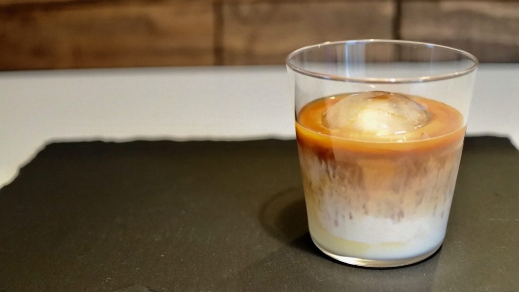 油彩）アイスコーヒーとアイスカフェラテ | Yui-Fujita-gallery